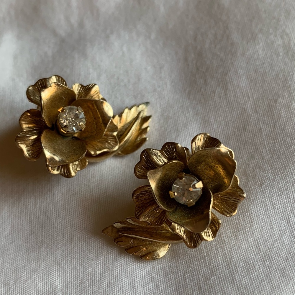 Vtg Coro gold tone clip earrings